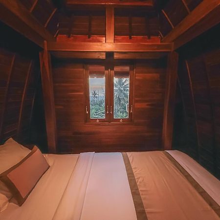 Rostika Hotel Sekumpul Pabean Buleleng エクステリア 写真