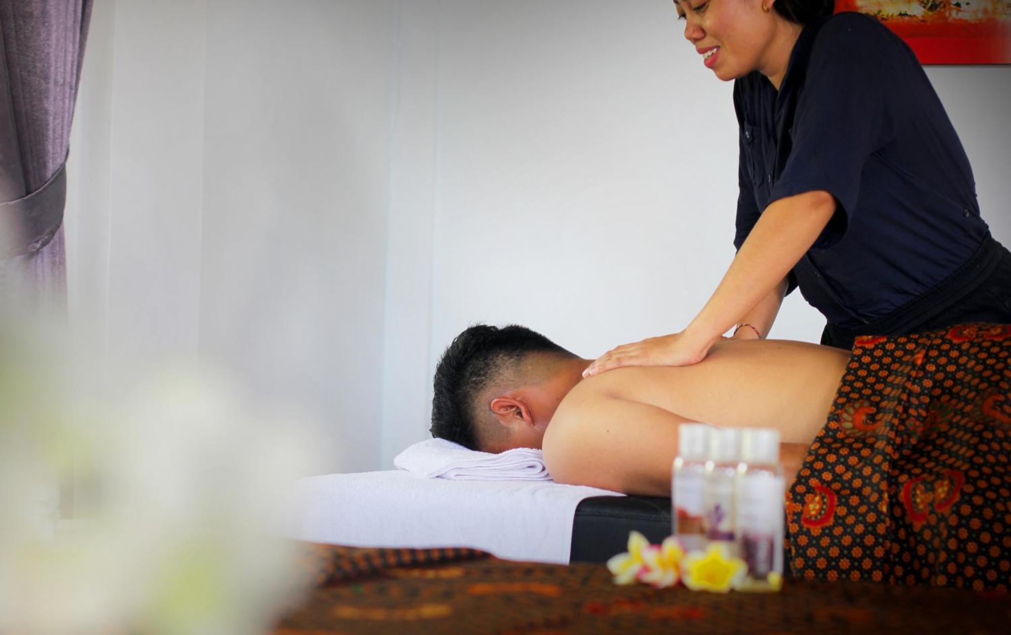 Rostika Hotel Sekumpul Pabean Buleleng エクステリア 写真