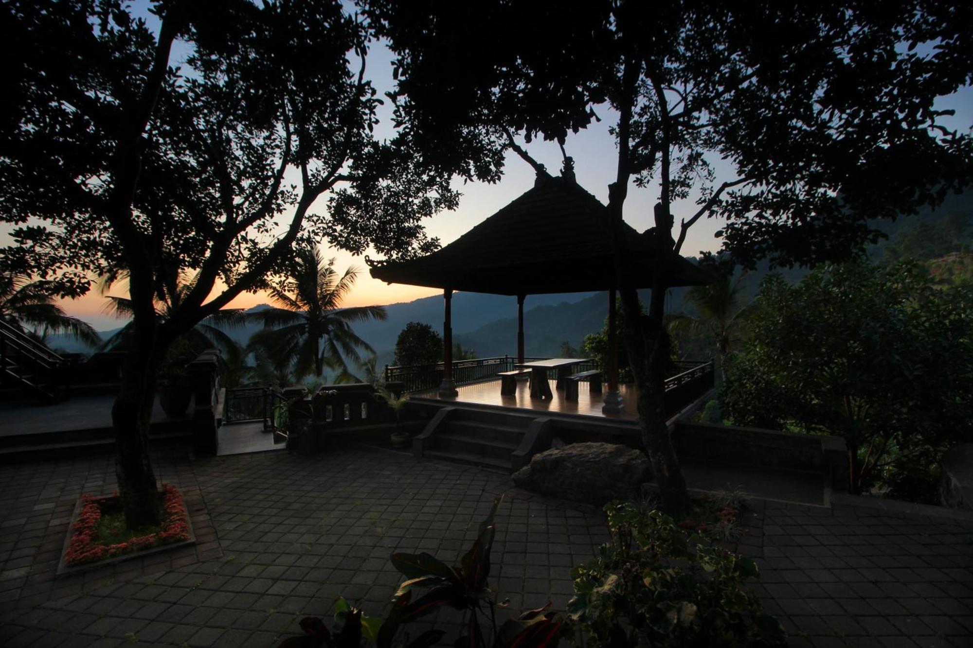 Rostika Hotel Sekumpul Pabean Buleleng エクステリア 写真