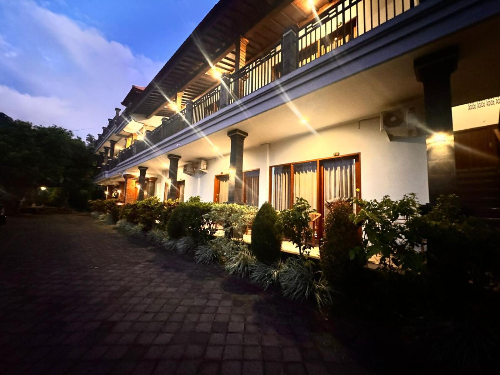 Rostika Hotel Sekumpul Pabean Buleleng エクステリア 写真